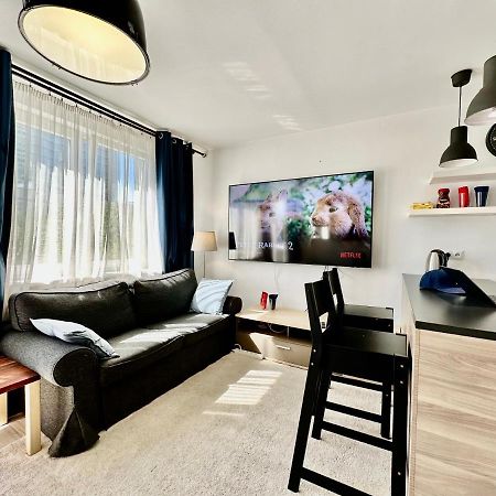 Neon 2 - Fast Wifi 70'Tv Netflix Hbo Max Appletv+ Apartman Varsó Kültér fotó